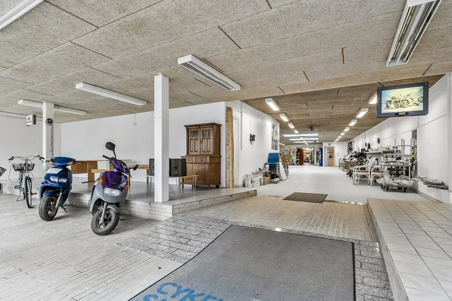Garage - Workshop and Residence in Rødding Centre