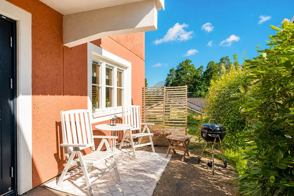 Terrass - Corner Flat with Balcony in Lillsjö, Stockholm