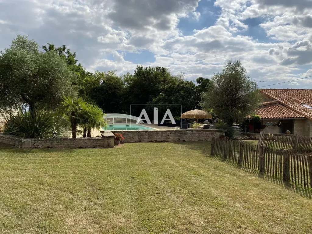 Aed - Charming Property with Pool between Civray and Ruffec