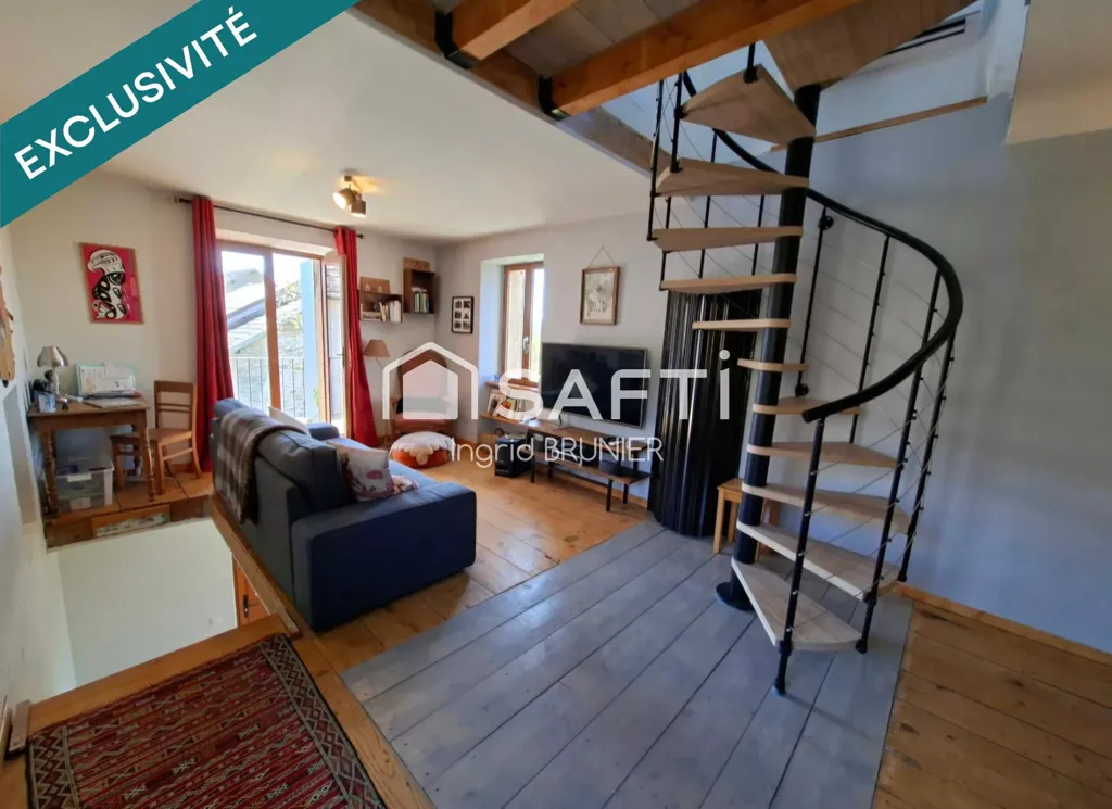 Séjour - Maison Rénovée avec Vue Lac à Lucey