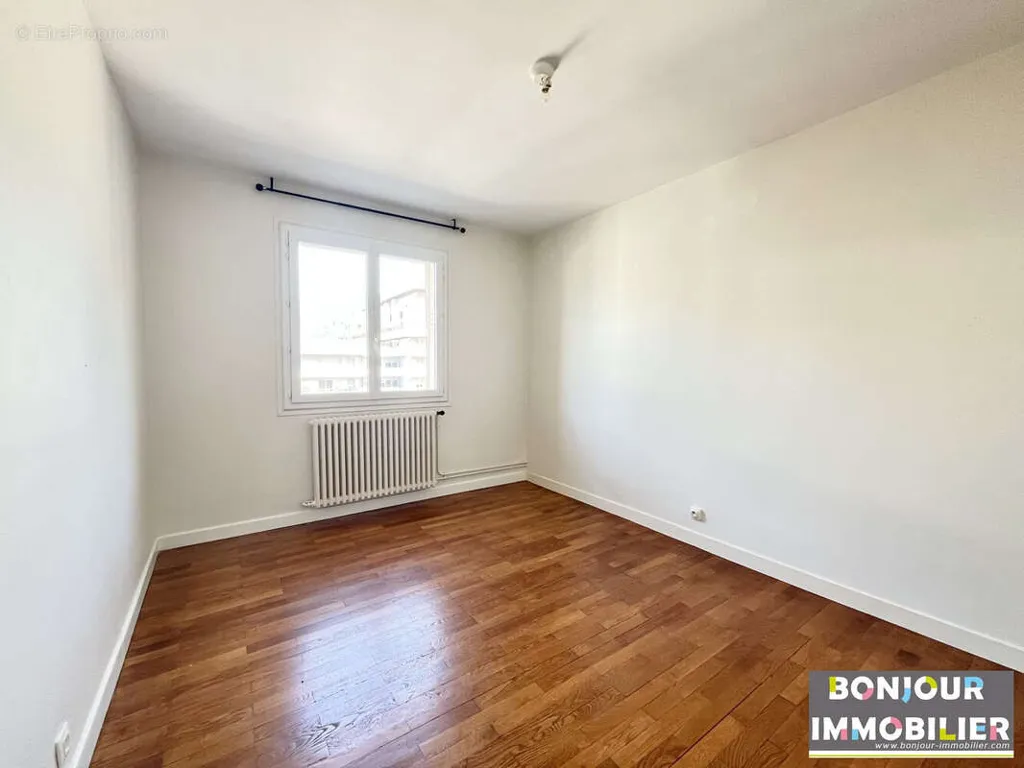 Pièces - Appartement avec Balcon au Centre de Grenoble