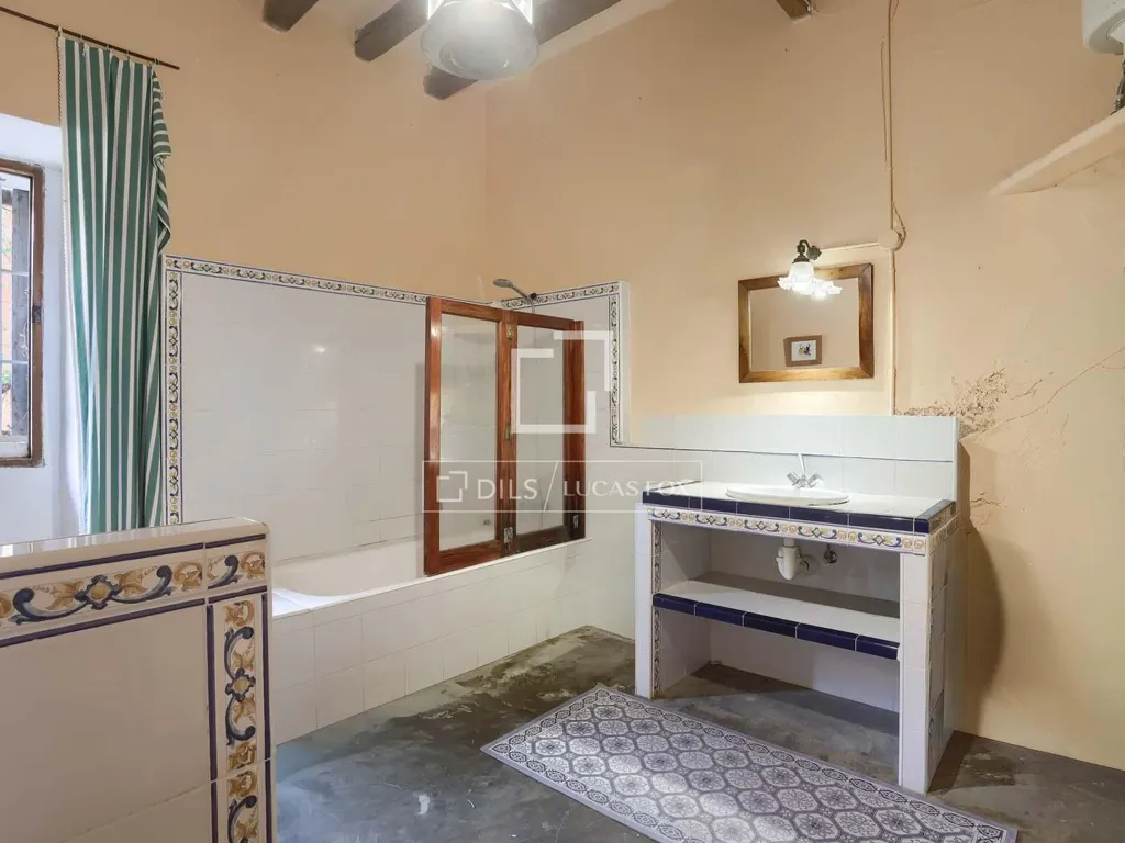 Salles de bain - Historic Estate with Equestrian Potential in Llucmajor