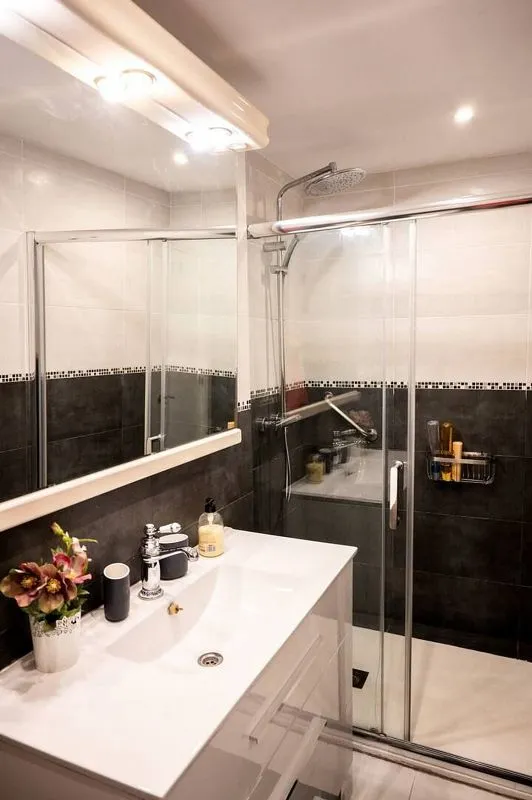 Salles de bain - Apartment with Bay View in Palma de Mallorca