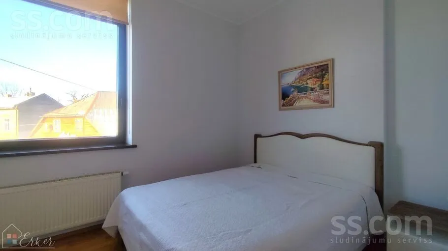 Magamistoad - Spacious Apartment with High Ceilings in Riga Centre