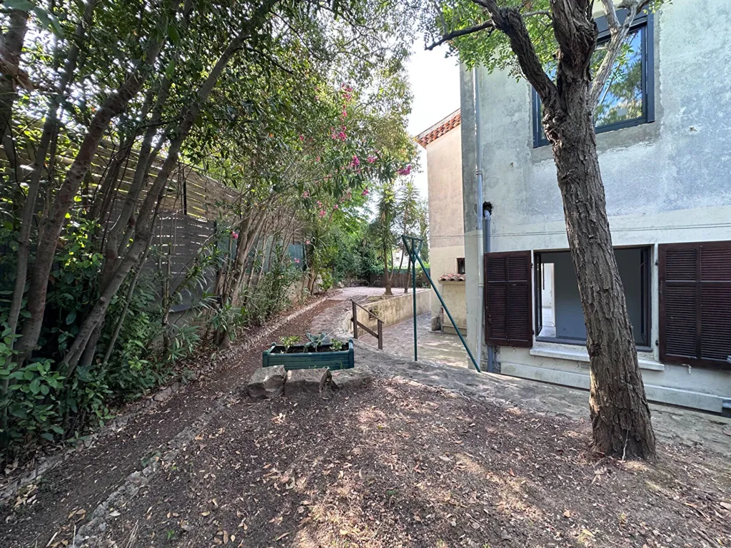 Garden - Apartment with Private Garden near Saint-Raphaël