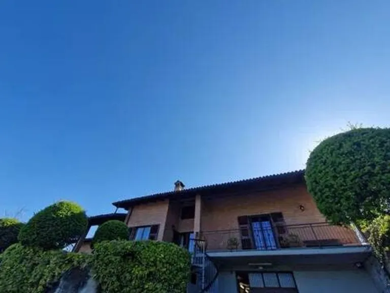 Luxury Villa with Mountain View in Carpeneto