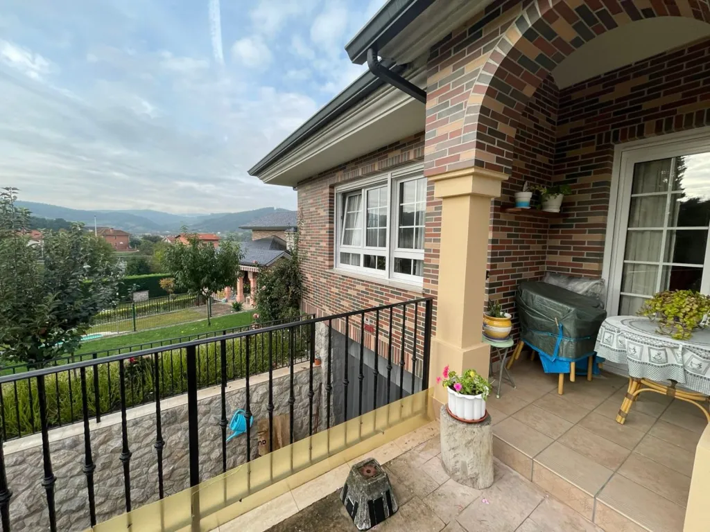 Balcony - Chalet with Large Garden in Barcena de Cicero