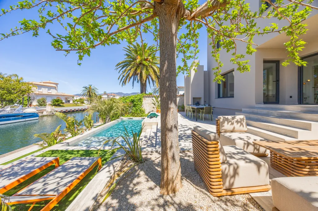 Pool - Contemporary Villa with Private Mooring in Empuriabrava