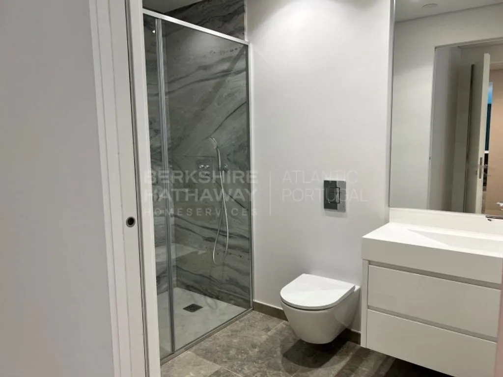 Bathrooms - Luxury Duplex with Pool in Cascais
