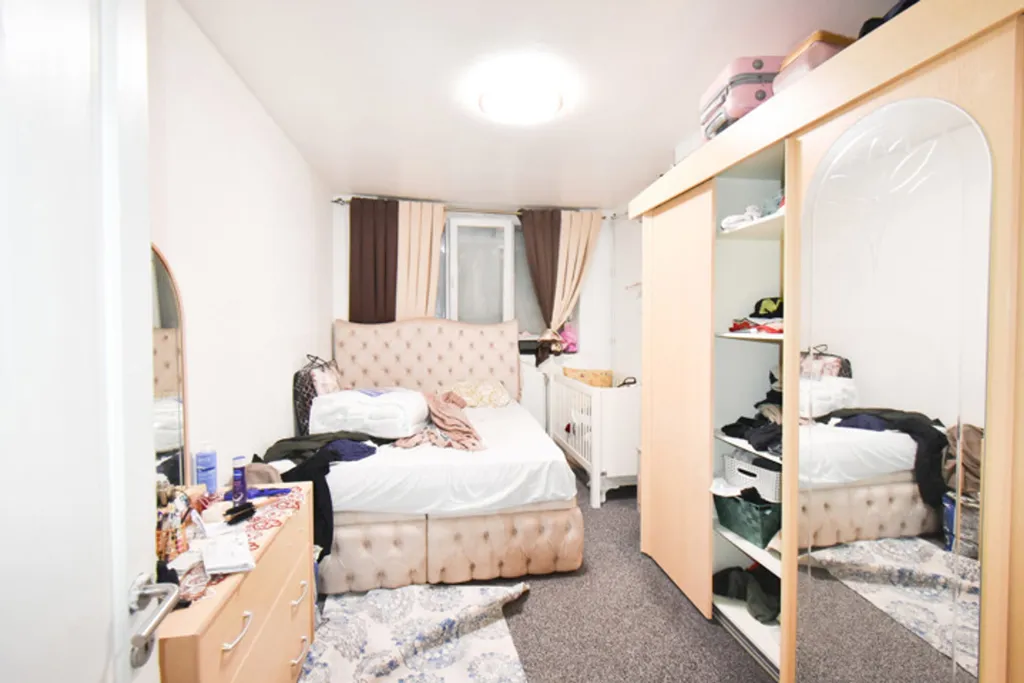Chambres - Immeuble à Rénover avec Jardin à Verviers