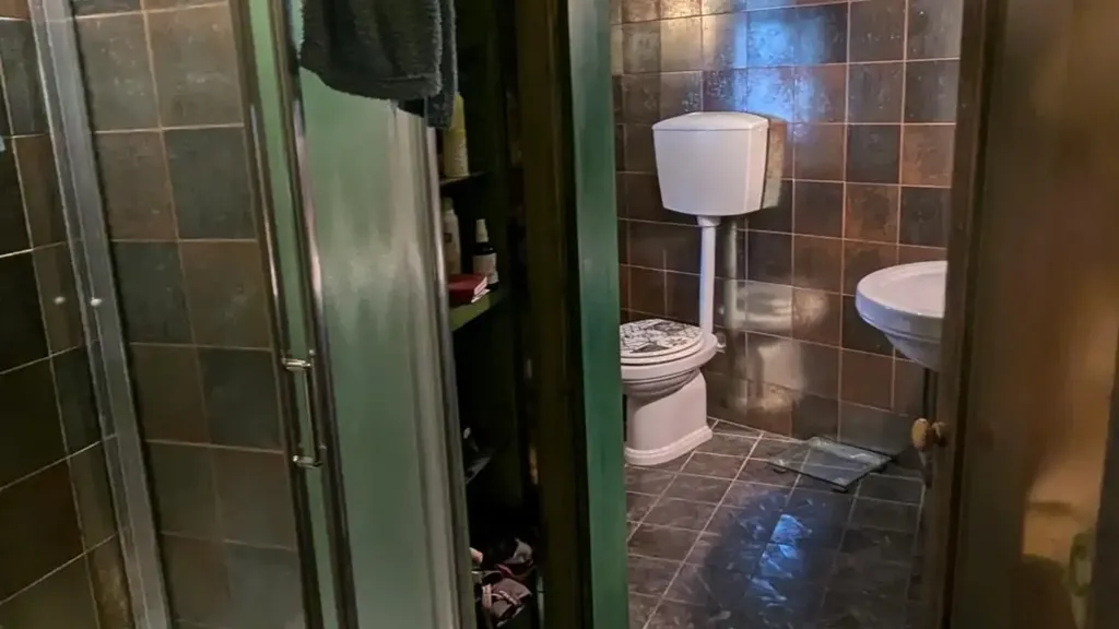 Salles de bain - Tuscan-Style Apartment in Cerreto Guidi