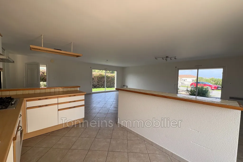 Cucina - Spacious House with Garden in Tonneins