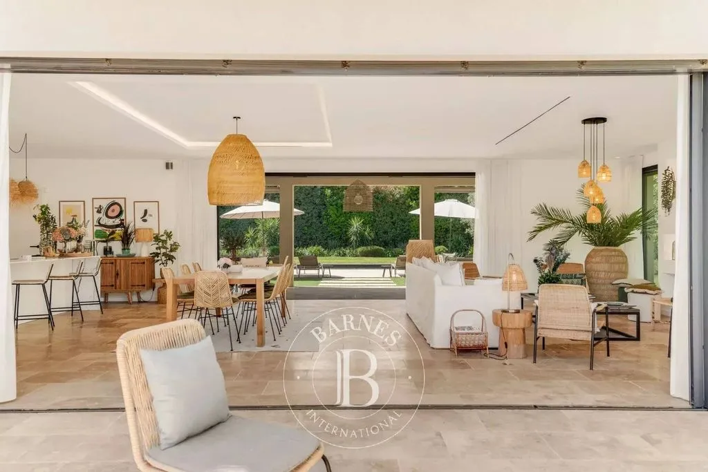 Terrace - Luxury Villa with Pool in Saint-Tropez