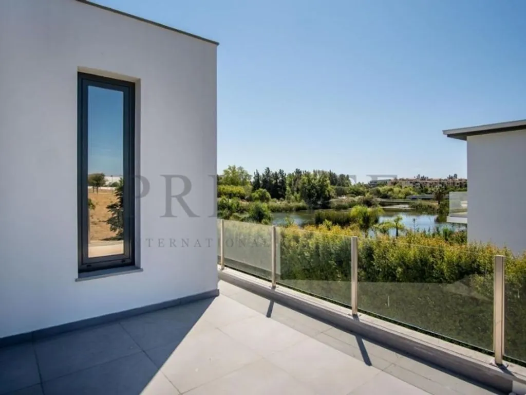 Terrass - Contemporary Villa with Golf Views in Vilamoura