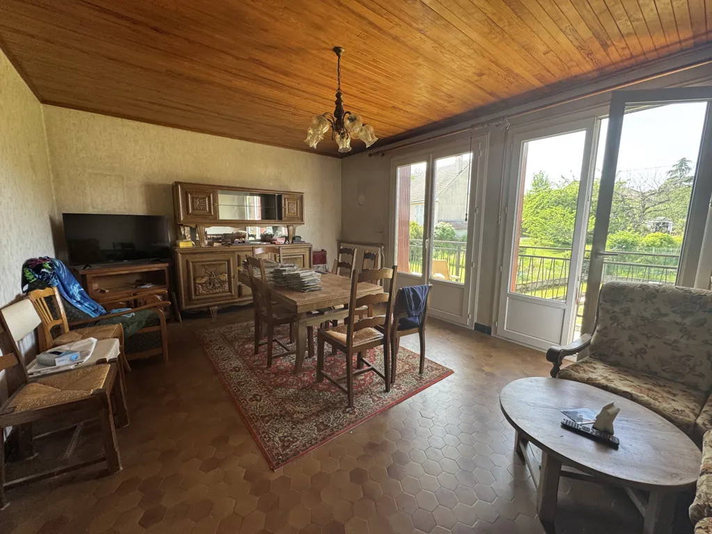 Salle à manger - Maison avec Balcon et Jardin à Châtenoy-le-Royal