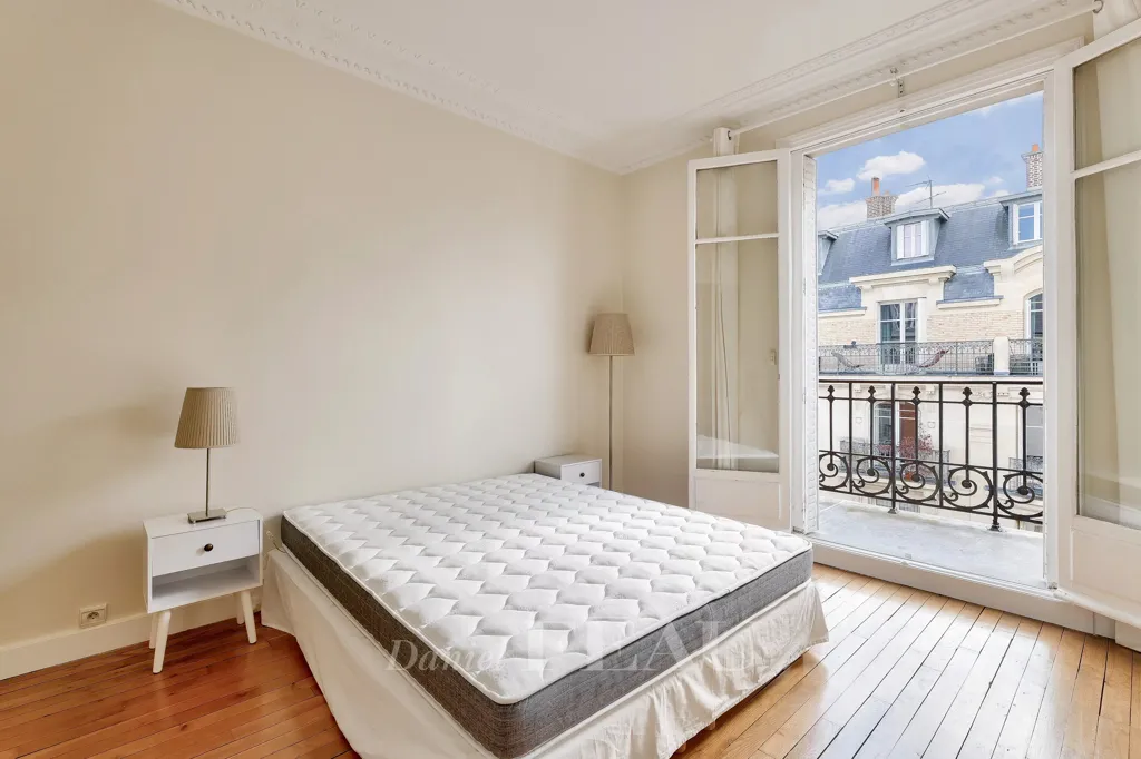 Bedrooms - Luxury Apartment with Balcony in Paris 16th