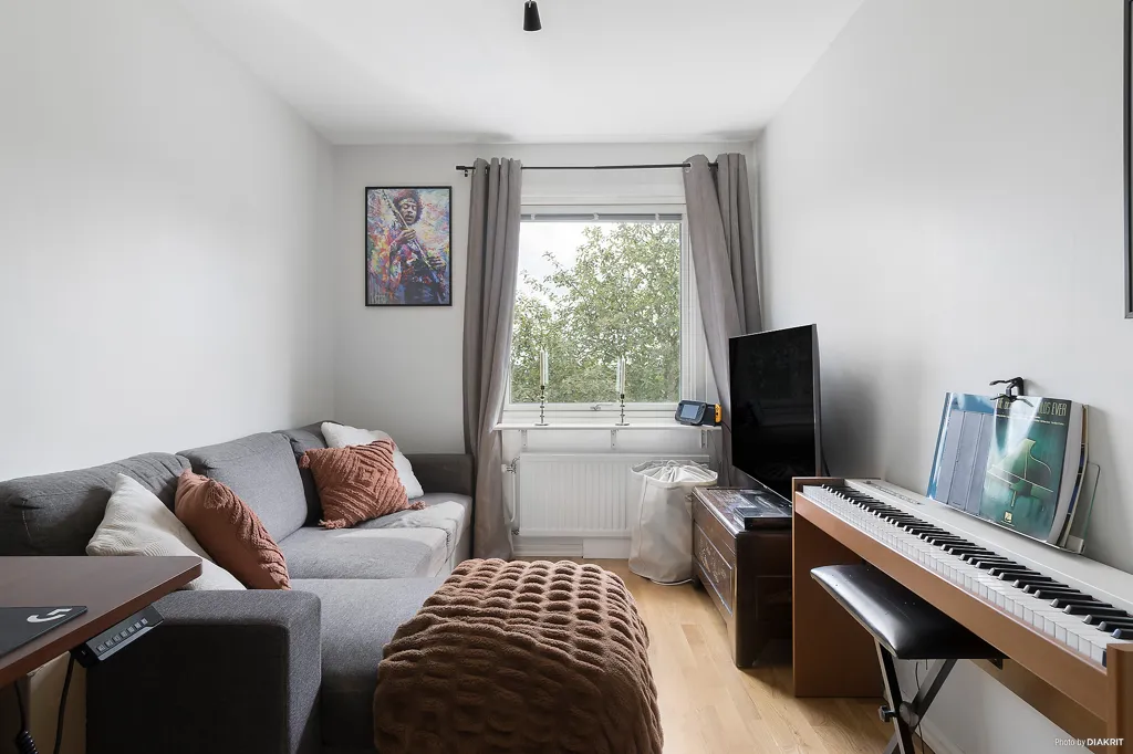 Elutuba - Renovated Flat with Large Windows in Lunden