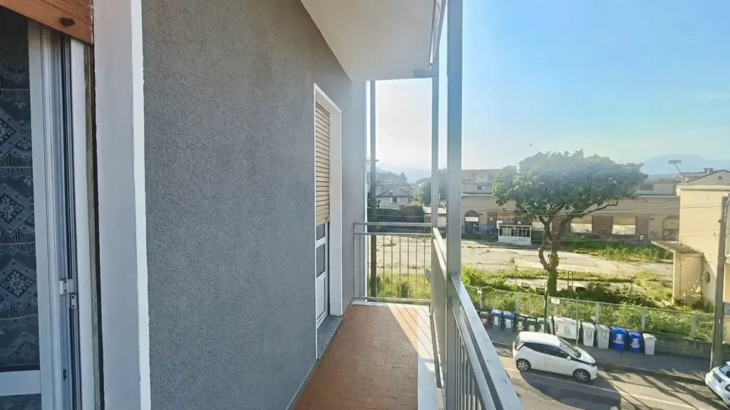 Balcon - Brightly Laid-out Flat in Orbassano