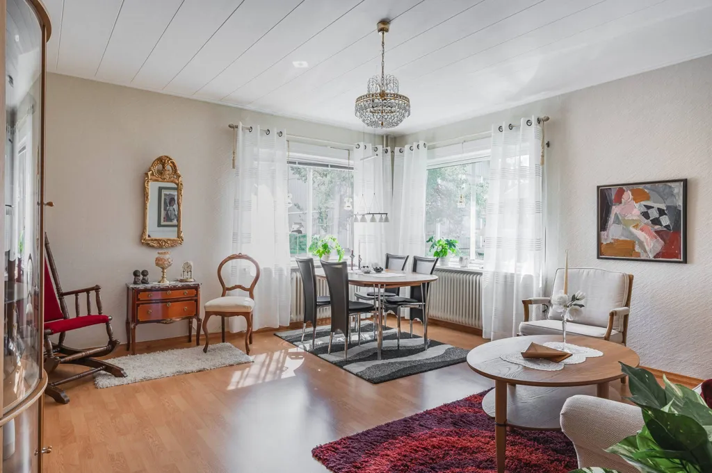 Dining Room - Renovated Villa with Garden near School