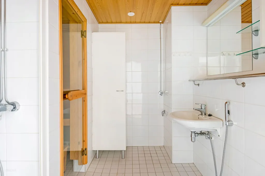 Salles de bain - Spacious Flat with Sauna in Tapiola, Espoo