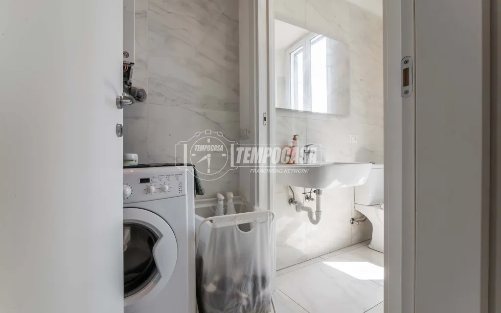Vannitoad - Rented Two-Bedroom Apartment with Balcony in Como