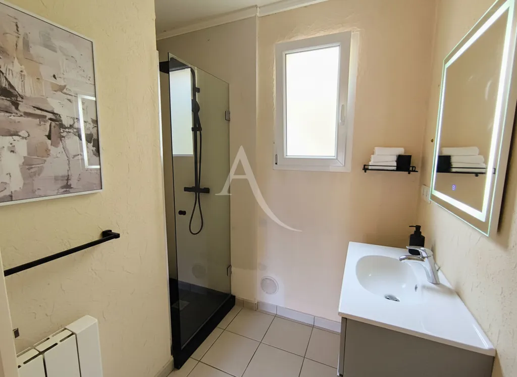 Salles de bain - Maison avec Terrasse et Jardin à Catus