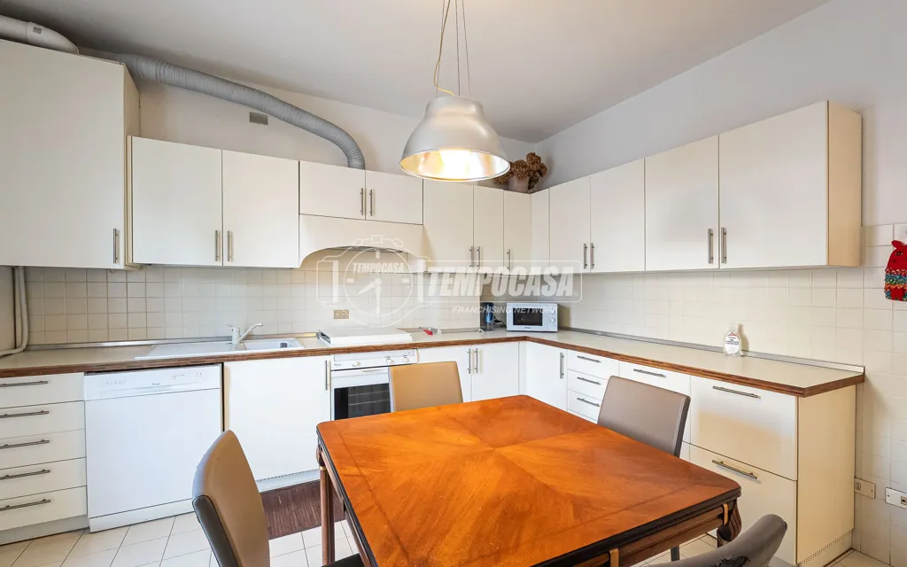 Cuisine - Mansard Apartment with Balcony in Mariano Comense