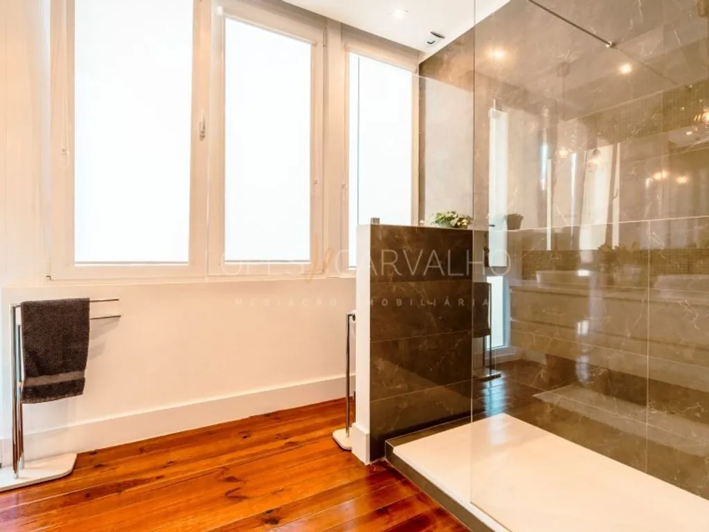 Vannitoad - Luxury Apartment with High Ceilings in Lisbon