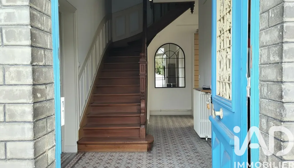 Toad - Exceptional 10-Piece House with Pool in Colombes