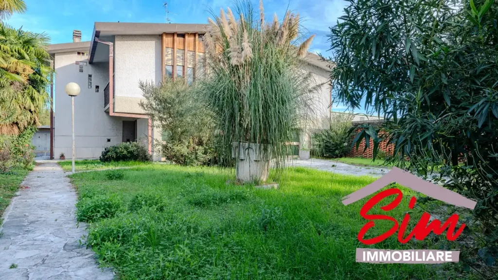 Aed - Restoration Villa with Garden in Romentino