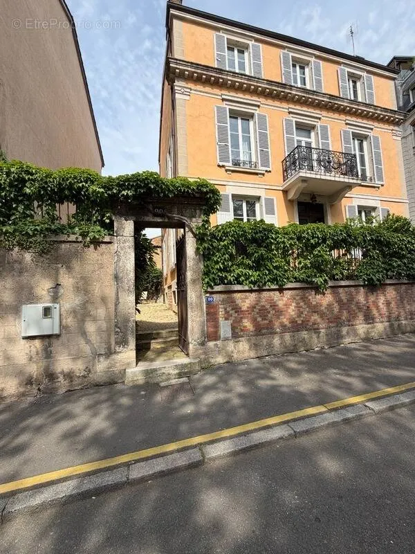 Maison 10 pièces à Macon