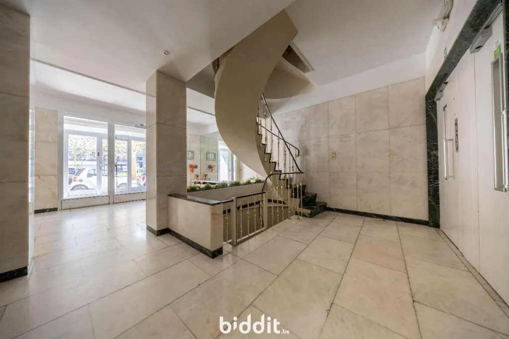 Esik - Characterful Apartment with View on Bd. Piercot