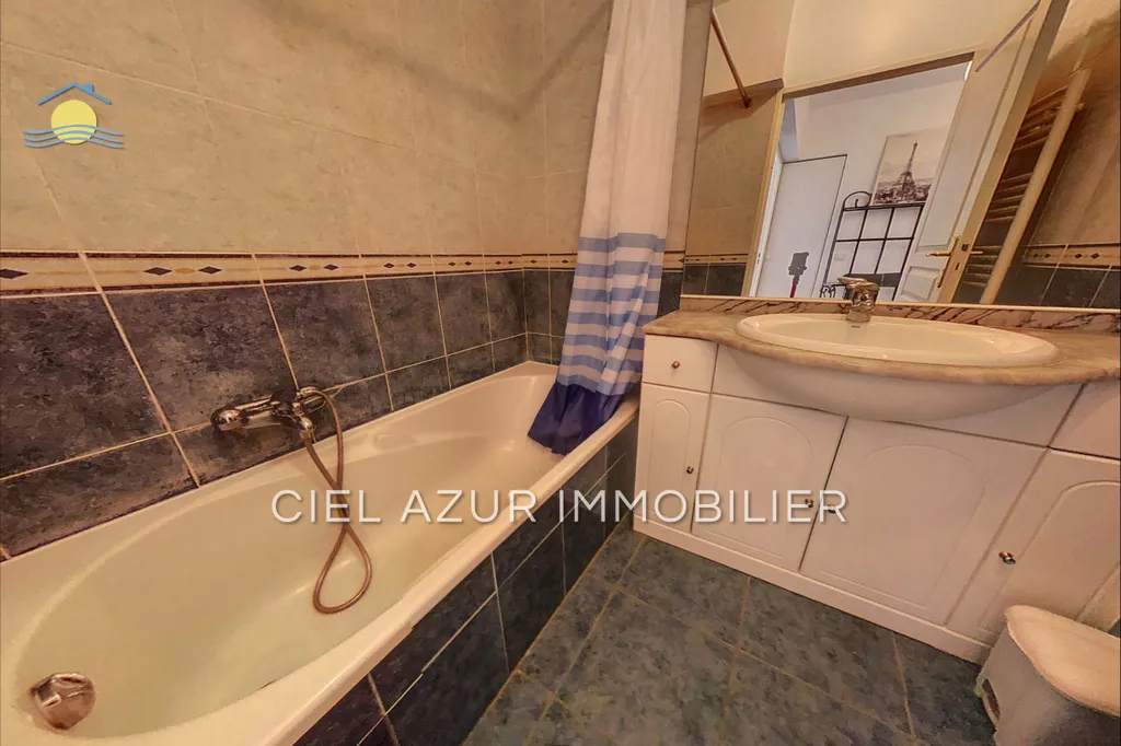 Bagni - Student-Friendly Flat with Terrace in Antibes