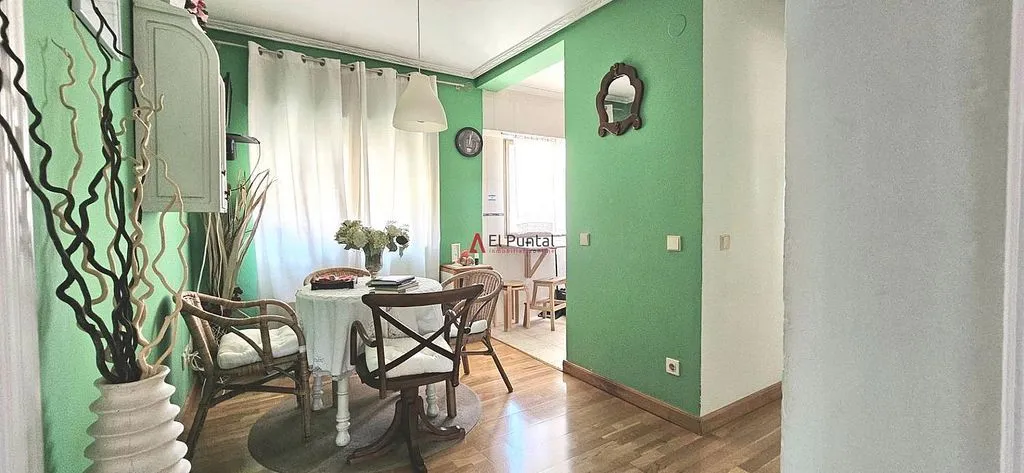 Salle à manger - Bay View Flat with Garage in City Centre