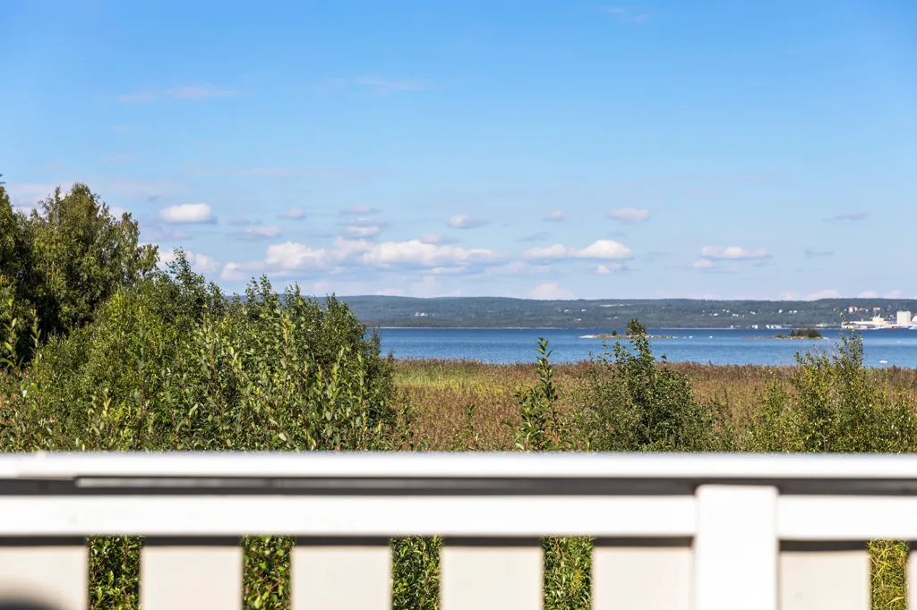 Balcon - Spacious Bungalow with Sea View in Alnö