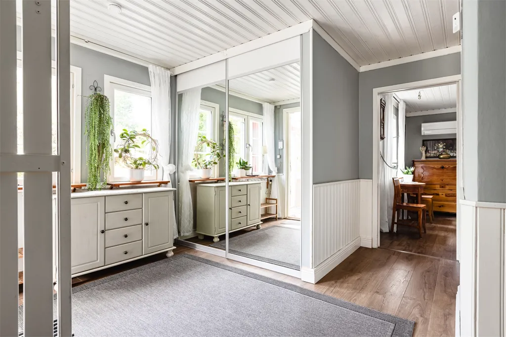 Esik - Charming Cottage with Private Pier near Katrineholm