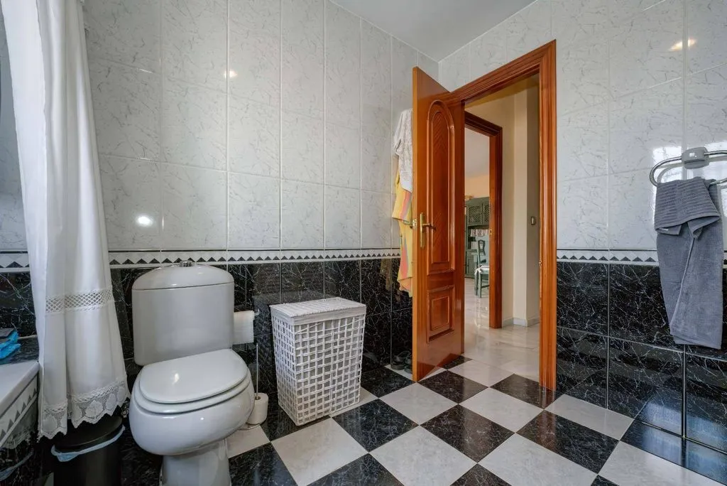 Bagni - Luxury Villa with Pool in Tomares