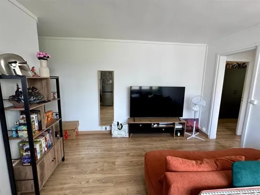 Elutuba - 2-Bed Apartment with Garden View in Le Blanc-Mesnil