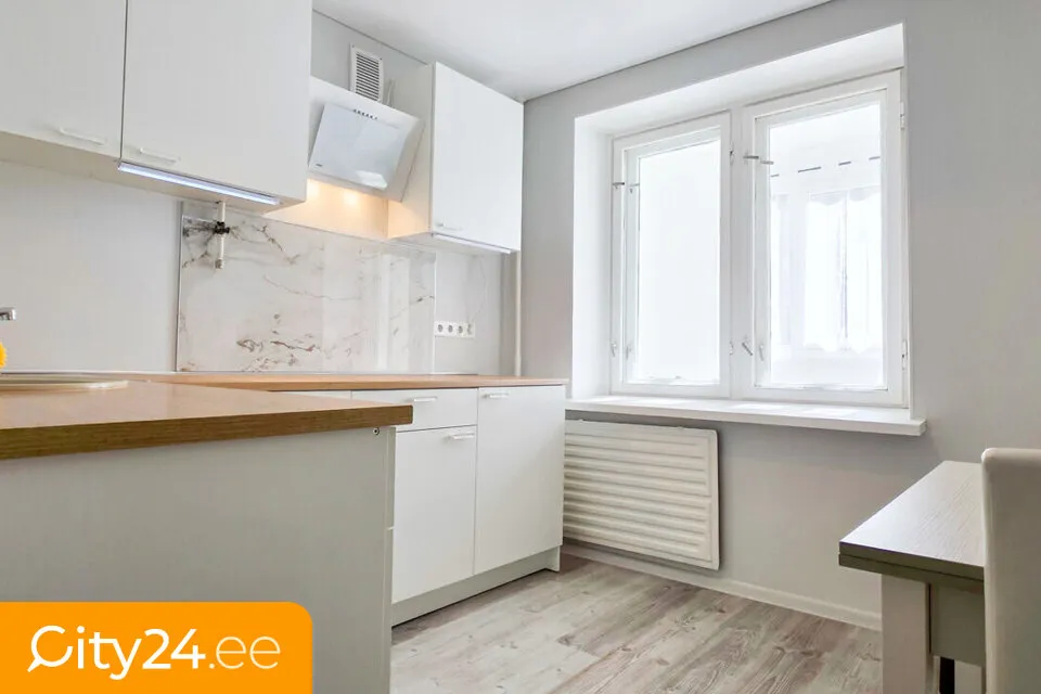 Cuisine - Apartment with Balcony near Centre