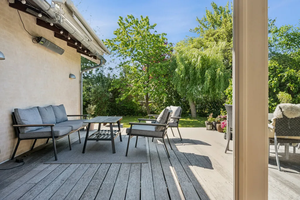 Terrazza - Modernised Villa with Garden in Virum