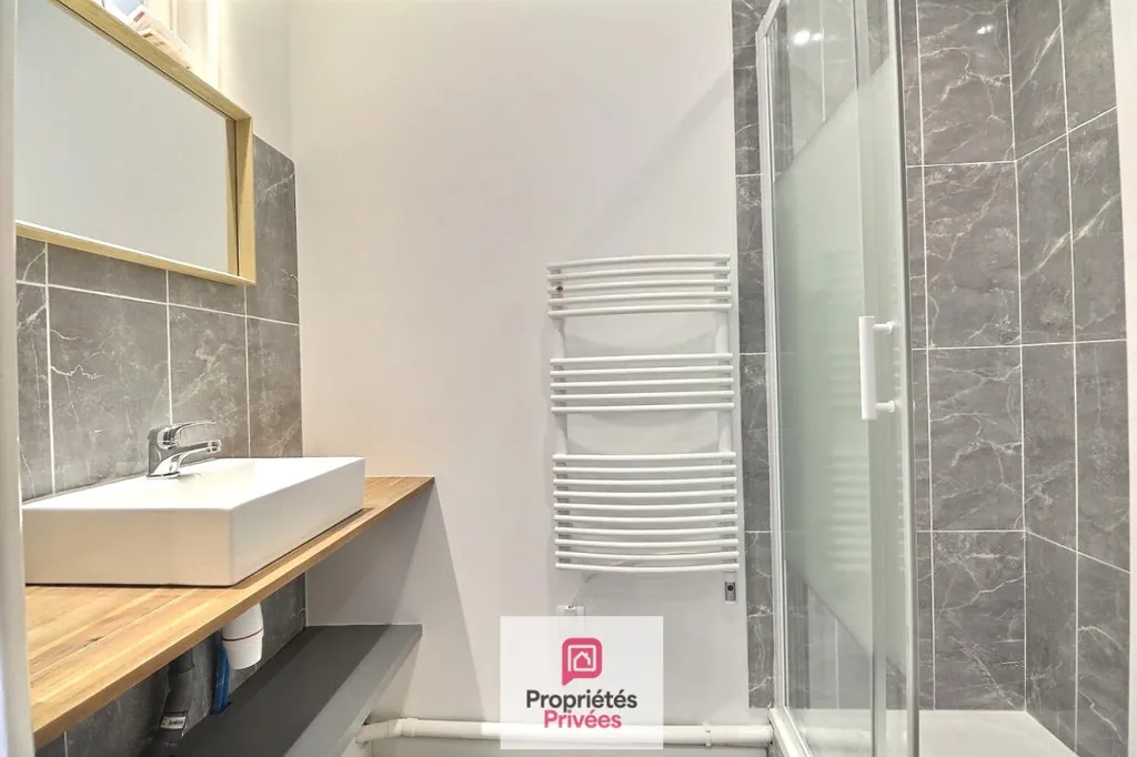 Salles de bain - Appartement Meublé Centre-Ville avec Cuisine Ouverte