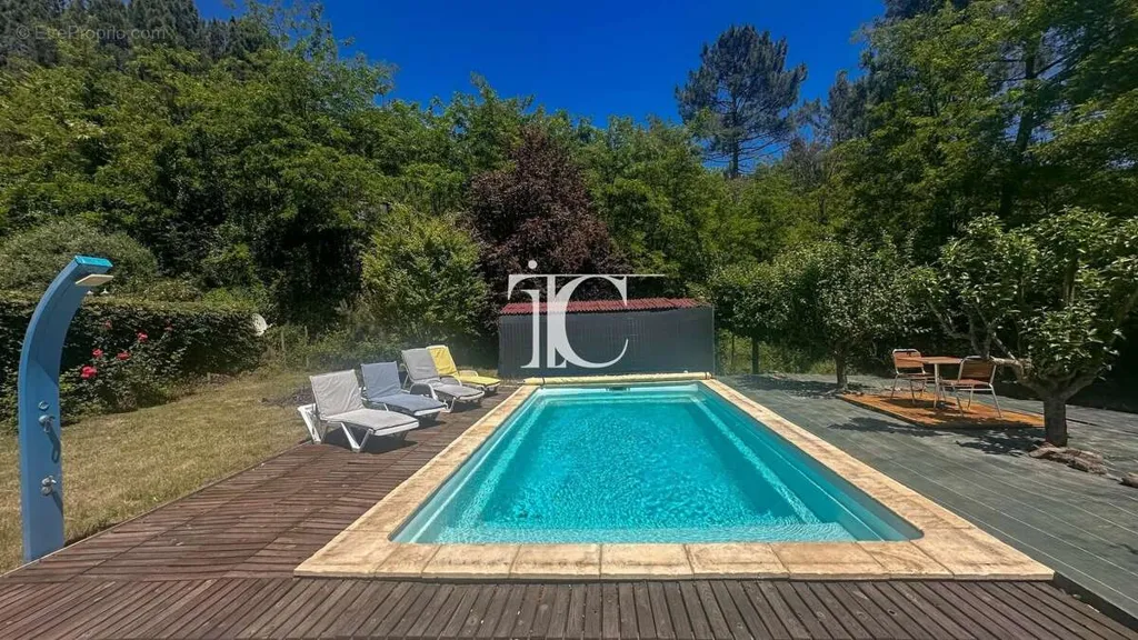 Bassein - Modern Villa with Two Pools in Le Martinet