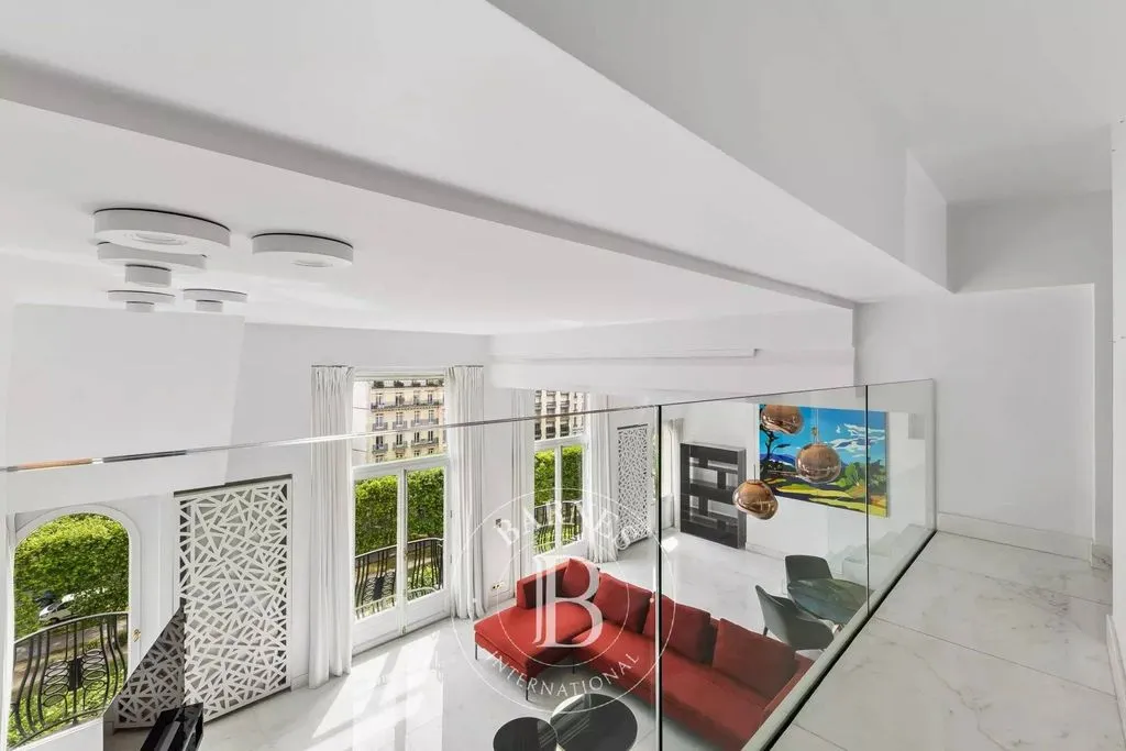 Living Room - Luxury Duplex with East-West View in Paris 7th