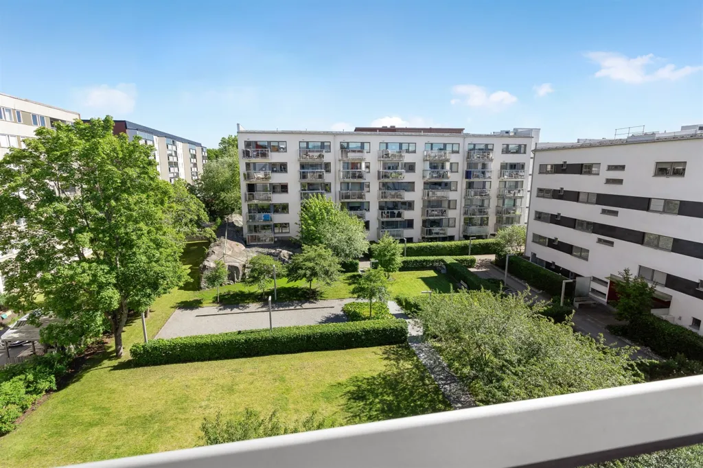 Giardino - Terrace Flat with South-West Balcony in Sundbyberg