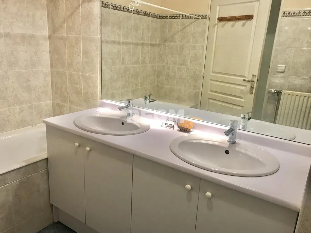 Salles de bain - Appartement avec Balcons en Centre-Ville à Saint-Fargeau-Ponthierry