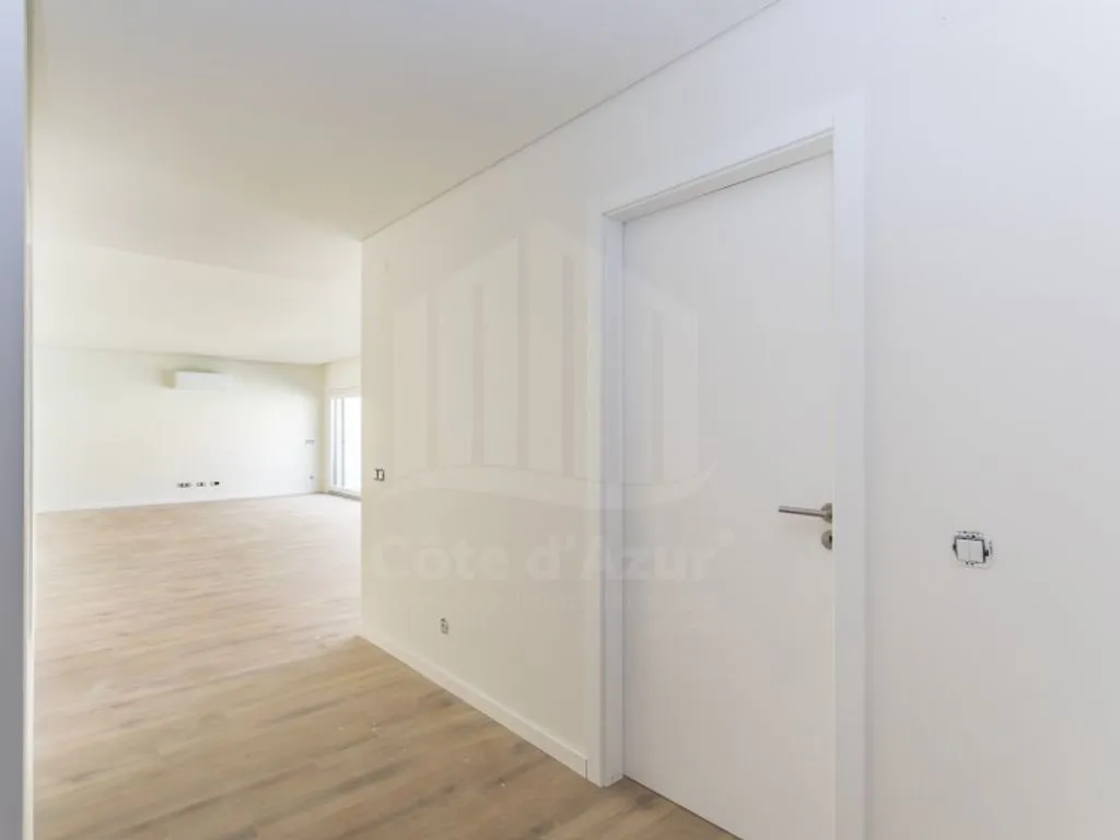 Esik - Luxury Penthouse with Bay View in Almada