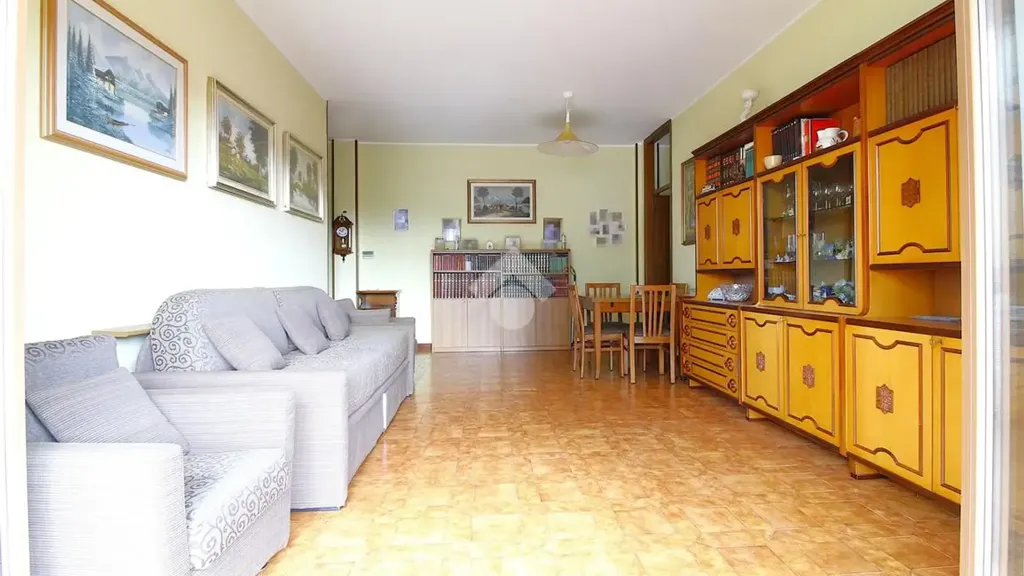 Séjour - Triplex with Triple Exposure in Agrate Brianza