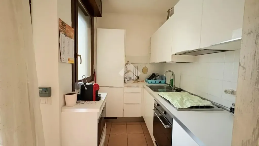 Köök - Ground Floor Apartment with Garden in Suzzara
