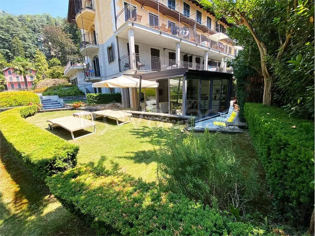 Giardino - Appartamento con vista lago e giardino a Faggeto Lario