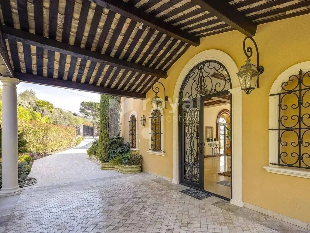 Terrasse - Villa Luxueuse avec Piscine à Mougins